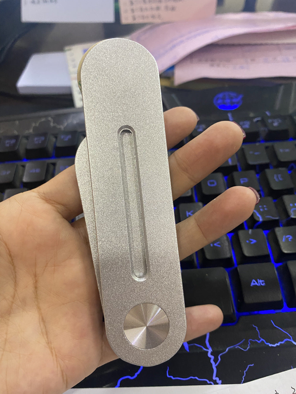 Laptop desktop aluminum alloy magsafe mobile phone bracket Tesla car mobile phone bracket wholesale